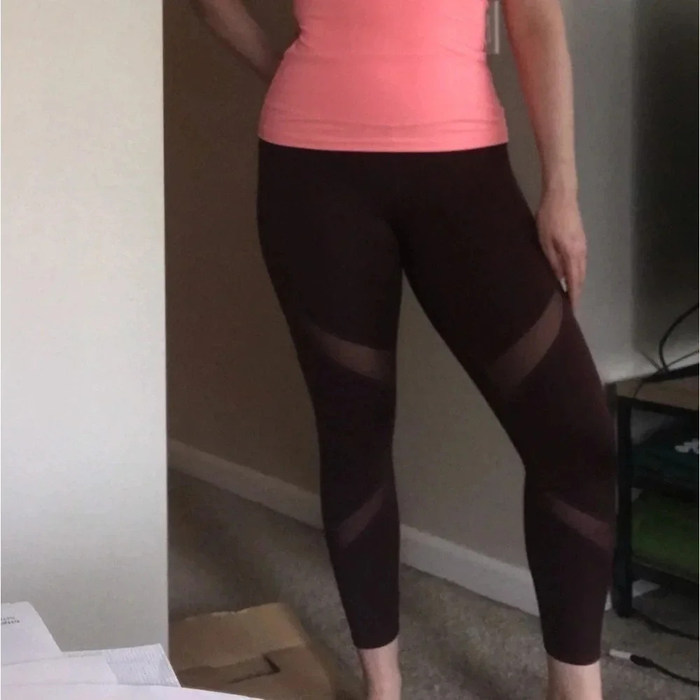 Athleta Tenacity Powerlift Mesh Workout Leggings Burgundy Medium 7/8 Length